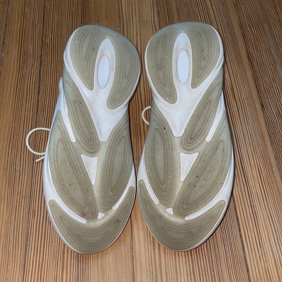 Adidas Ozelia Sneaker - Picture 5 of 11